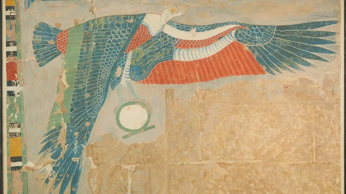 Нехбет с символом священной Металлургии Сульчиса